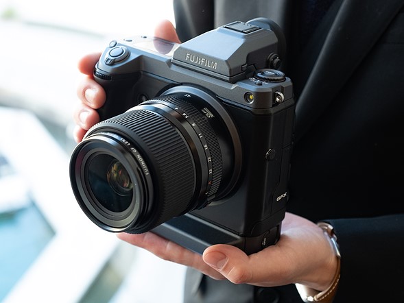 Fujifilm-GFX-100-medium-format-mirrorless-camera.jpg