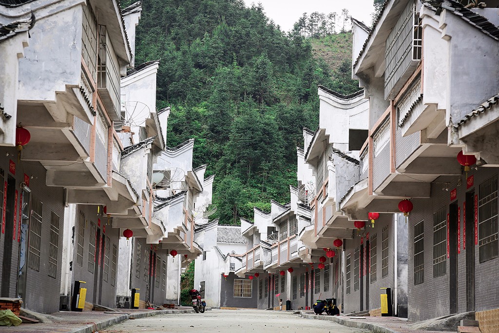 7建在緩坡平地上,煥然一新的移民新村(2012)大坪鎮(zhèn)移民新村.jpg